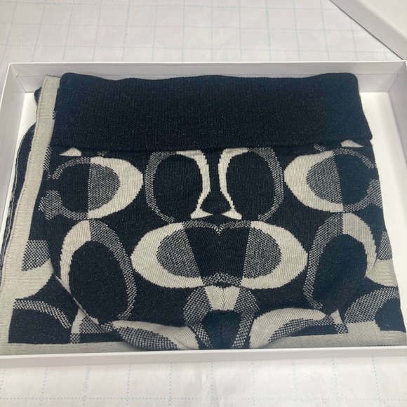 New Authentic Boxed Scarf Hat Coach Black & Gray 2013 Size O/S - Picture 5 of 9